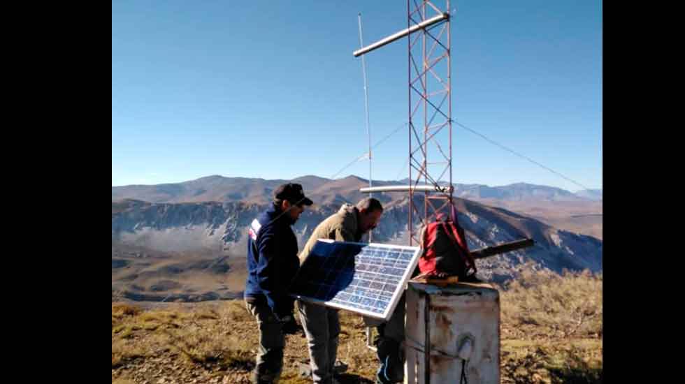 Malargüe Radio Club:  Mantenimiento y ajustes de repetidora