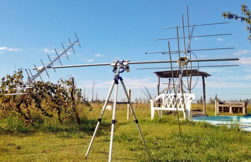 Se quedó sin trabajo y se puso a fabricar antenas