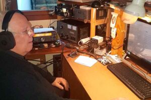 74 años de edad y 54 años como radioaficionado