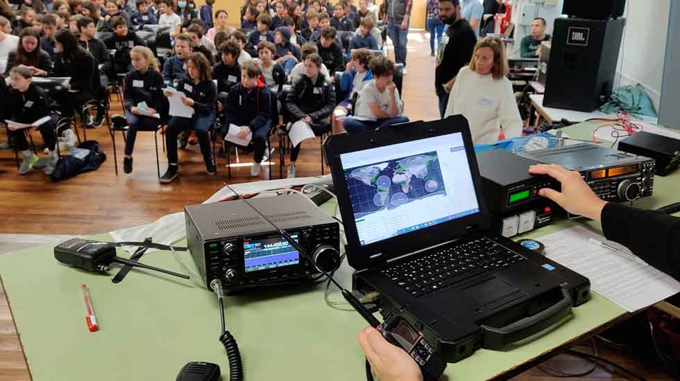 Alumnos contactaron con la ISS via Radio Club Argentino