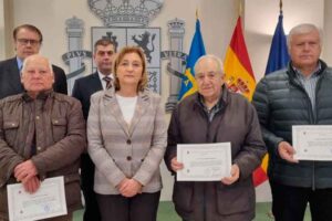 Diplomas a los radioaficionados que colaboran con el Estado en emergencias