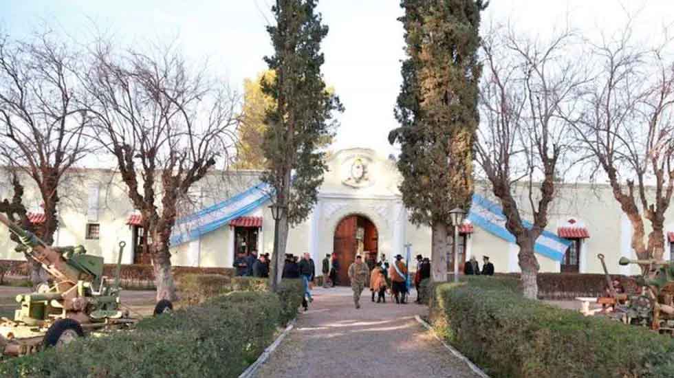 Desde el Museo Histórico Militar hubo una conexión radial con el mundo