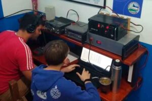 El incansable trabajo educativo de Radioclub Valle Inferior