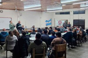 A sala llena comenzó el curso para nuevos radioaficionados en San Rafael