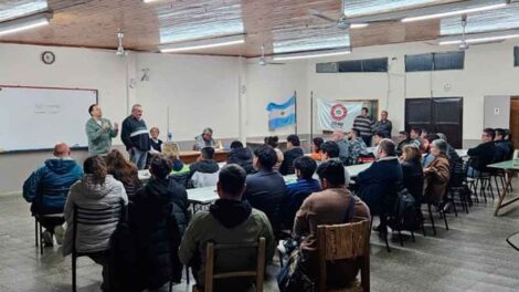 A sala llena comenzó el curso para nuevos radioaficionados en San Rafael