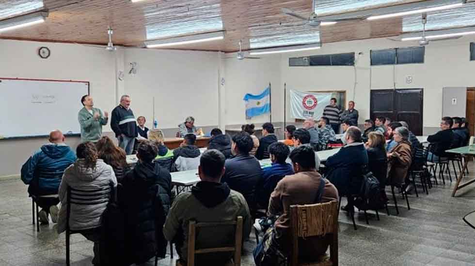 A sala llena comenzó el curso para nuevos radioaficionados en San Rafael