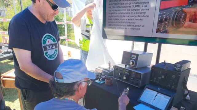 Radio Club Los Molinos de Villa Alemana Brilla en la Mayor Fiesta de Coleccionistas