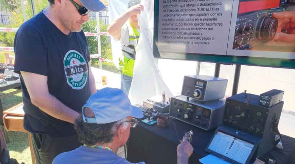 Radio Club Los Molinos de Villa Alemana Brilla en la Mayor Fiesta de Coleccionistas