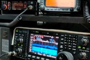 El Gobierno distingue la labor estratégica de los radioaficionados de la red REMER