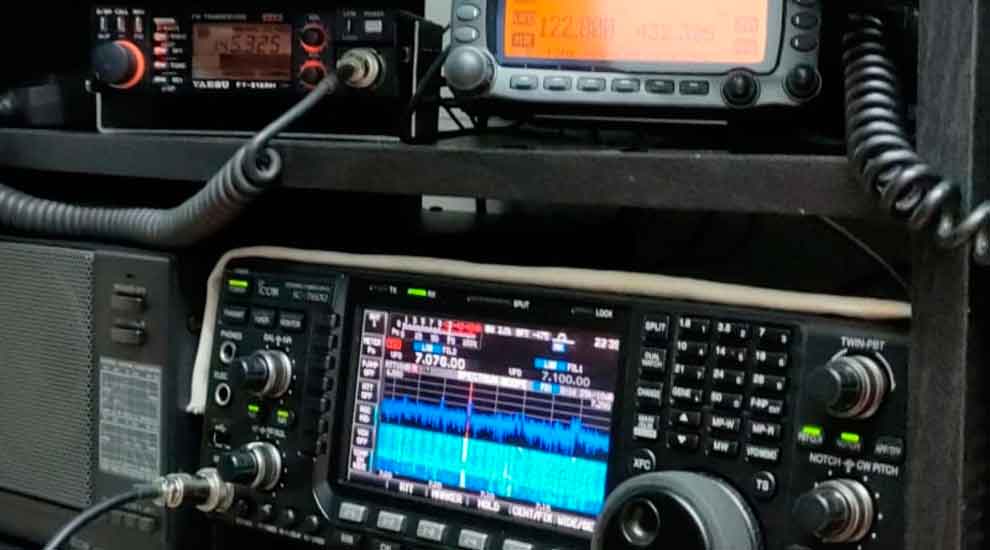 El Gobierno distingue la labor estratégica de los radioaficionados de la red REMER