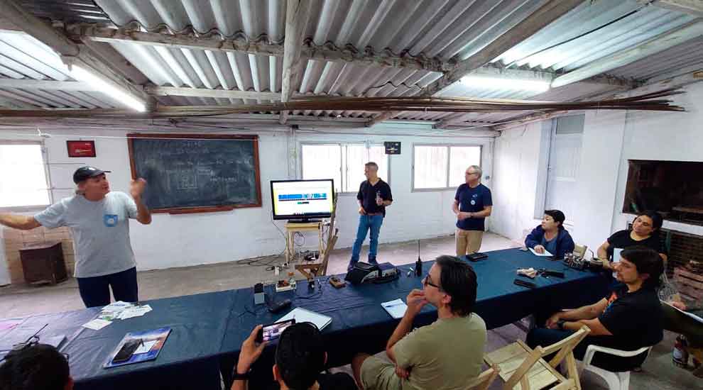 Nuevos aspirantes iniciaron su camino en el Radio Club Concordia